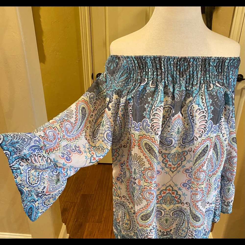 SOLD Soft Pattern Summer Top - Picture 3 of 5